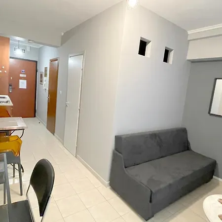Thea Apartment *